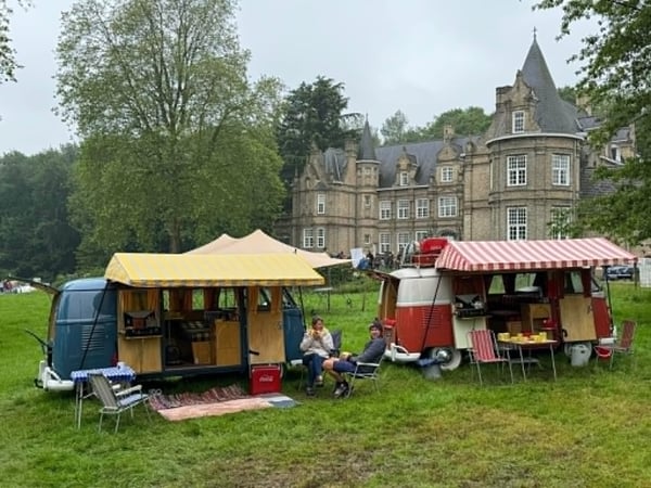 foto 4 - 2 westy_s voor kasteel